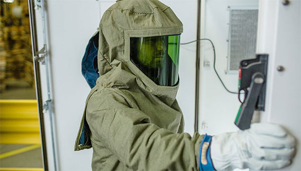 Protective clothing against heat and flames