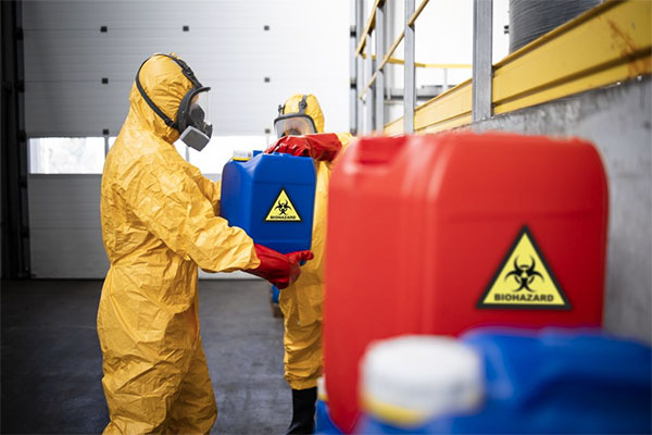Protective clothing against liquid chemicals