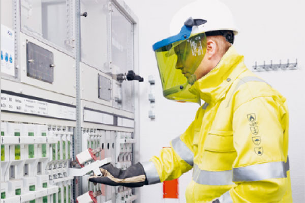 Protective clothing against the thermal hazards of an electric arc